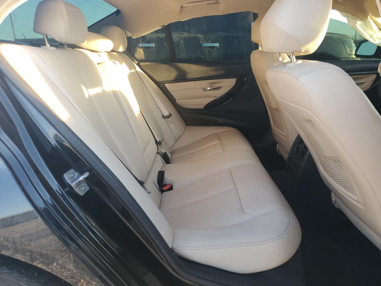 2015 BMW 3er VIN WBA3B3G53FNT18567 Copart auction photo, front end damage thumbnail 10