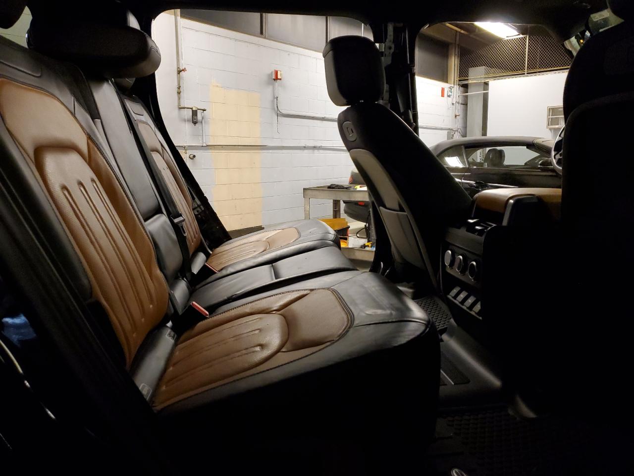 2020 Land Rover Defender VIN SALEXEEUXL2033275 Copart auction photo, stripped damage thumbnail 10