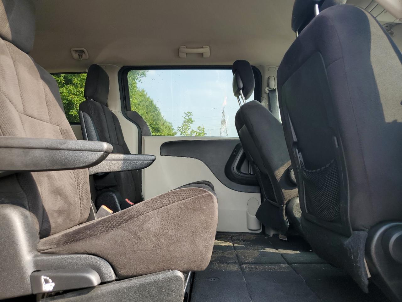 2014 Dodge Caravan VIN 2C4RDGBGXER351011 Copart auction photo, vandalism damage thumbnail 11