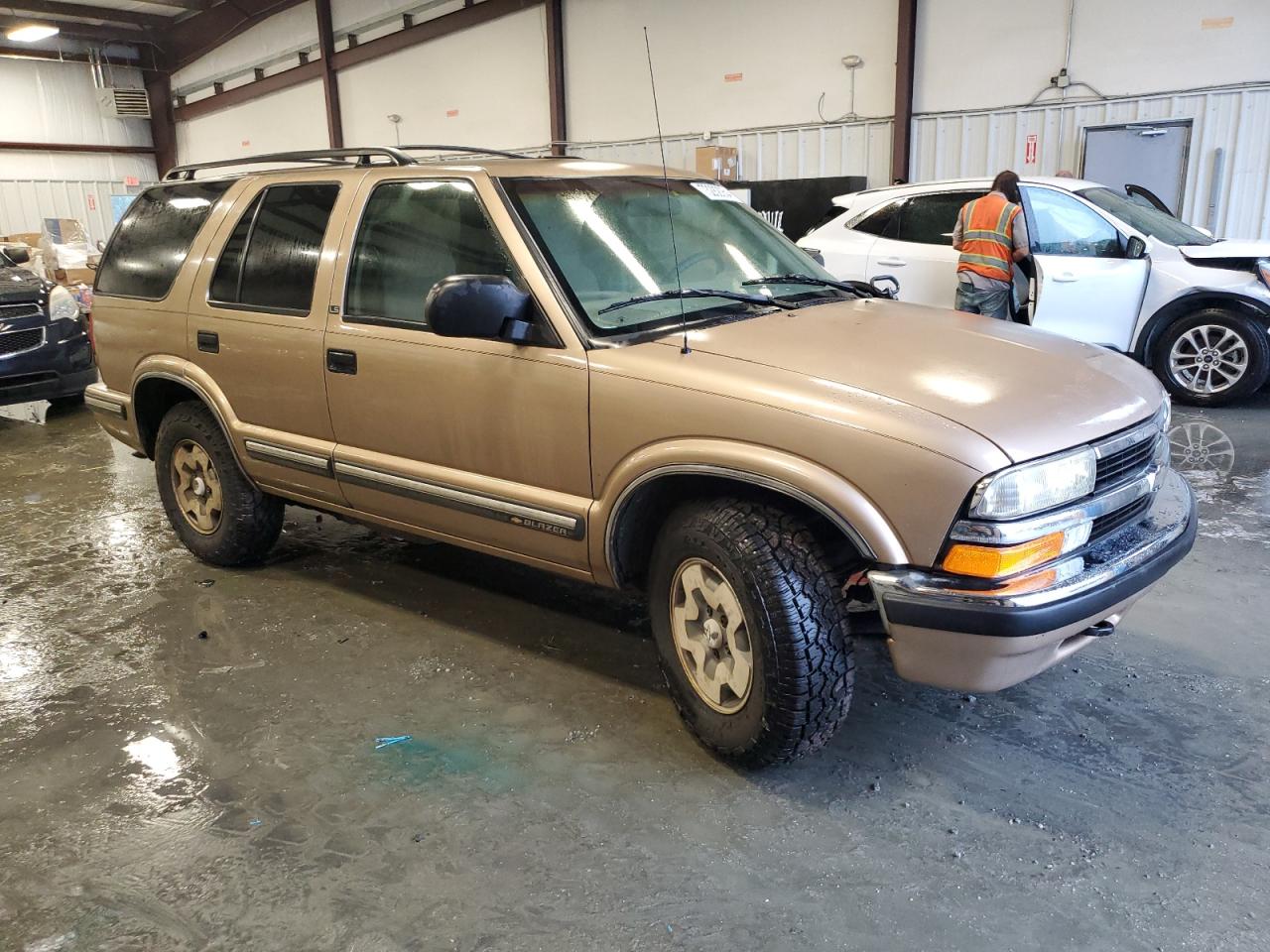 1999 Chevrolet Blazer VIN 1GNDT13W1X2116473 Copart auction photo, rear end / side damage thumbnail 4