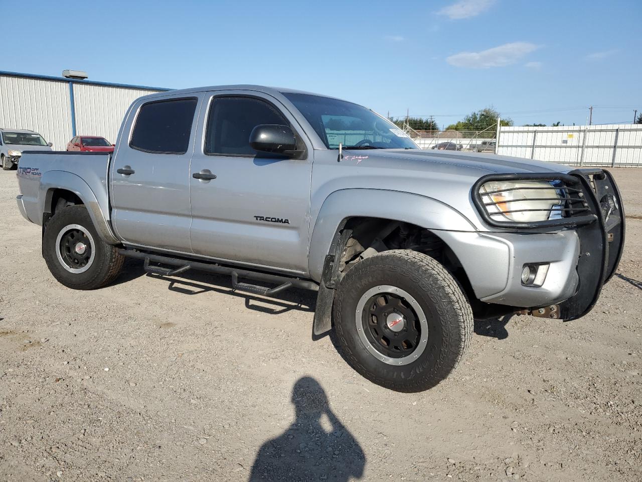 2015 Toyota Tacoma VIN 5TFLU4EN5FX122334 Copart auction photo, side / undercarriage damage thumbnail 4