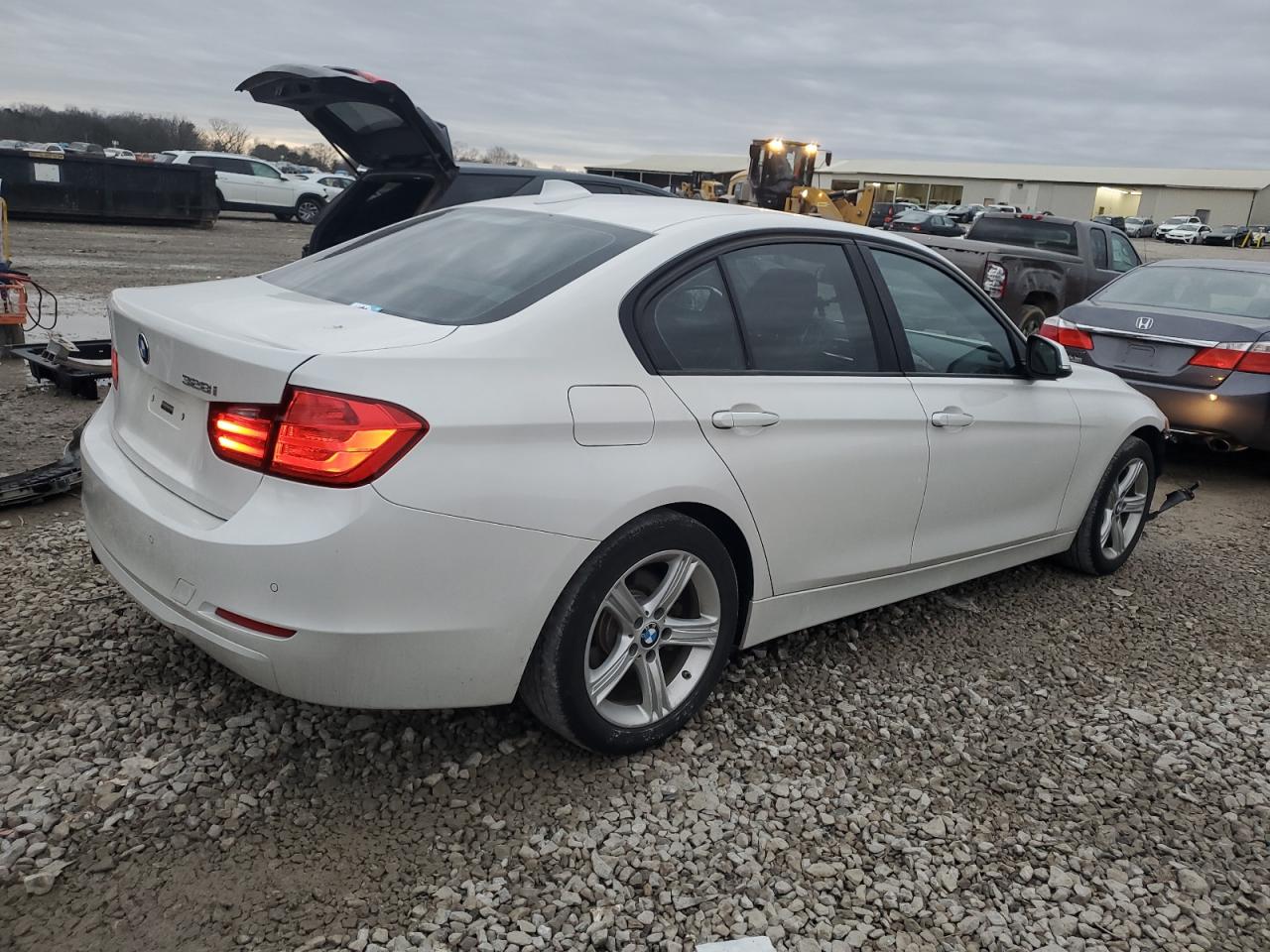 2014 BMW 3er VIN WBA3A5G5XENP32491 Copart auction photo, front end damage thumbnail 3