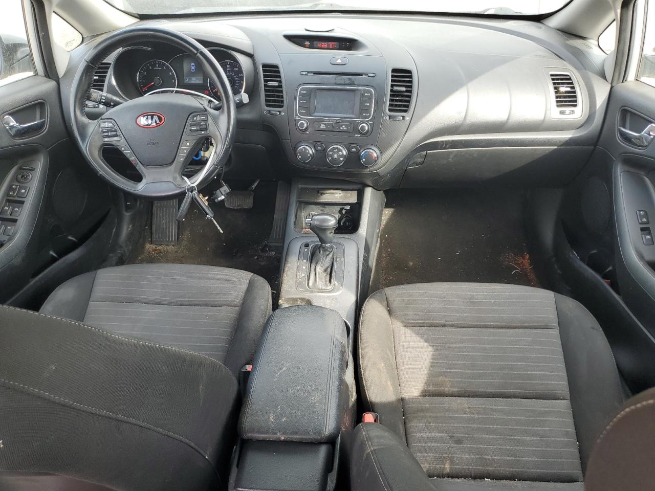 2016 KIA Forte VIN KNAFX4A89G5530494 Copart auction photo, vandalism damage thumbnail 8