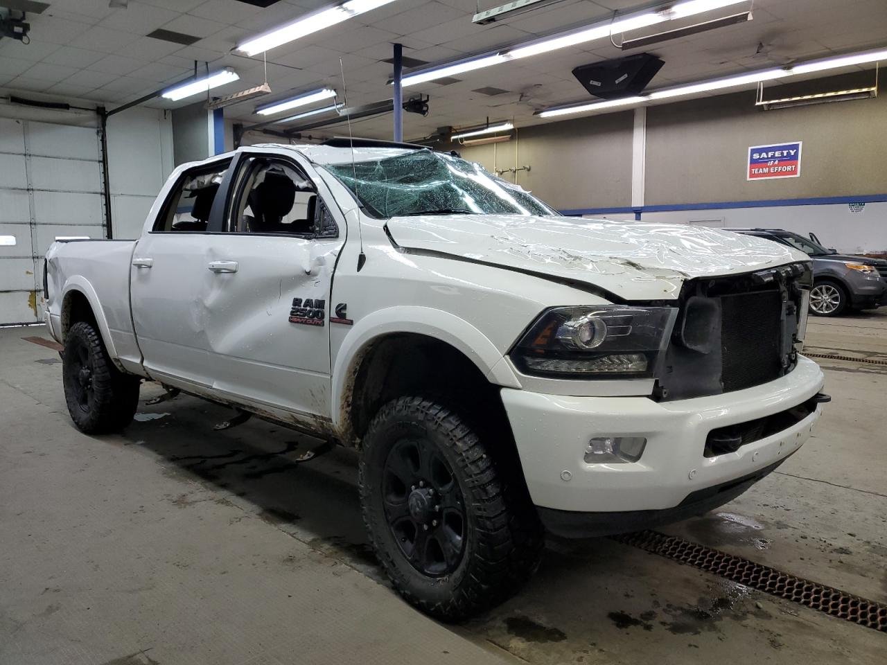 2017 RAM 2500 VIN 3C6UR5FL8HG781791 Copart auction photo, rollover / front end damage thumbnail 4
