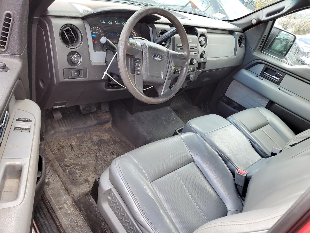 2013 Ford F-150 VIN 1FTMF1CM3DKG36992 Copart auction photo, rear end / minor dent/scratches damage thumbnail 8