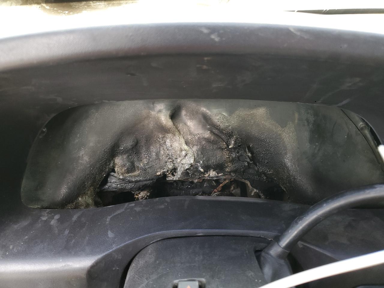 2005 Ford F250 VIN 1FTSW21P05EB21278 Copart auction photo, burn - interior / front end damage thumbnail 9