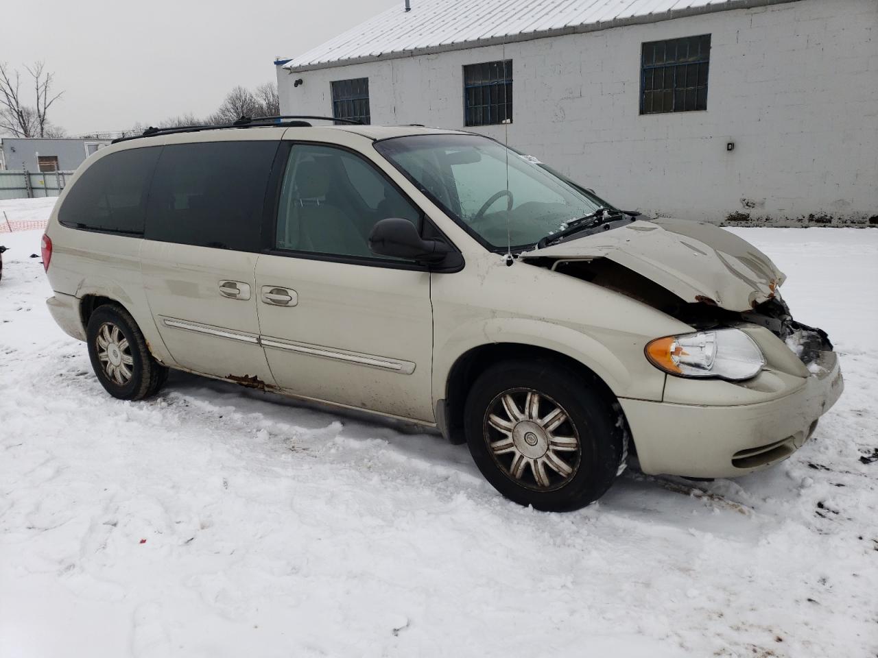 2006 Chrysler Town & Country VIN 2A8GP54L96R647144 Copart auction photo, front end / side damage thumbnail 4