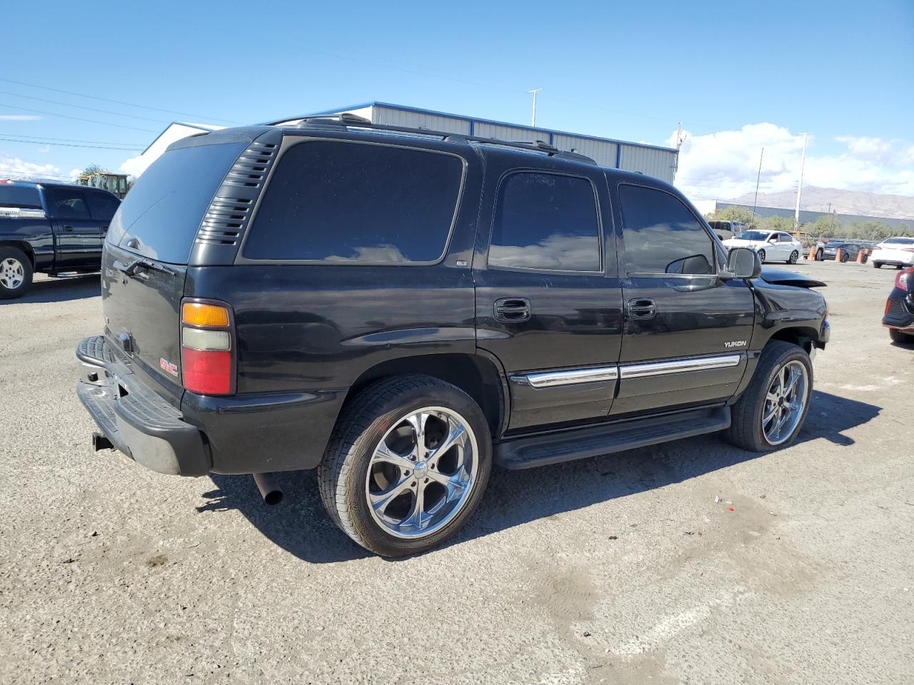 2005 GMC Yukon VIN 1GKEC13T75R270097 Copart auction photo, front end damage thumbnail 3