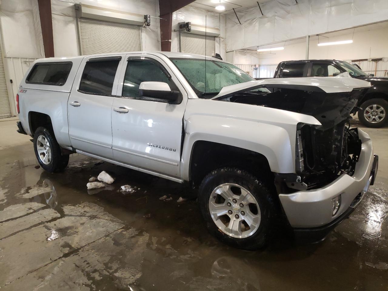 2017 Chevrolet Silverado VIN 3GCUKREC5HG485682 Copart auction photo, front end / side damage thumbnail 4
