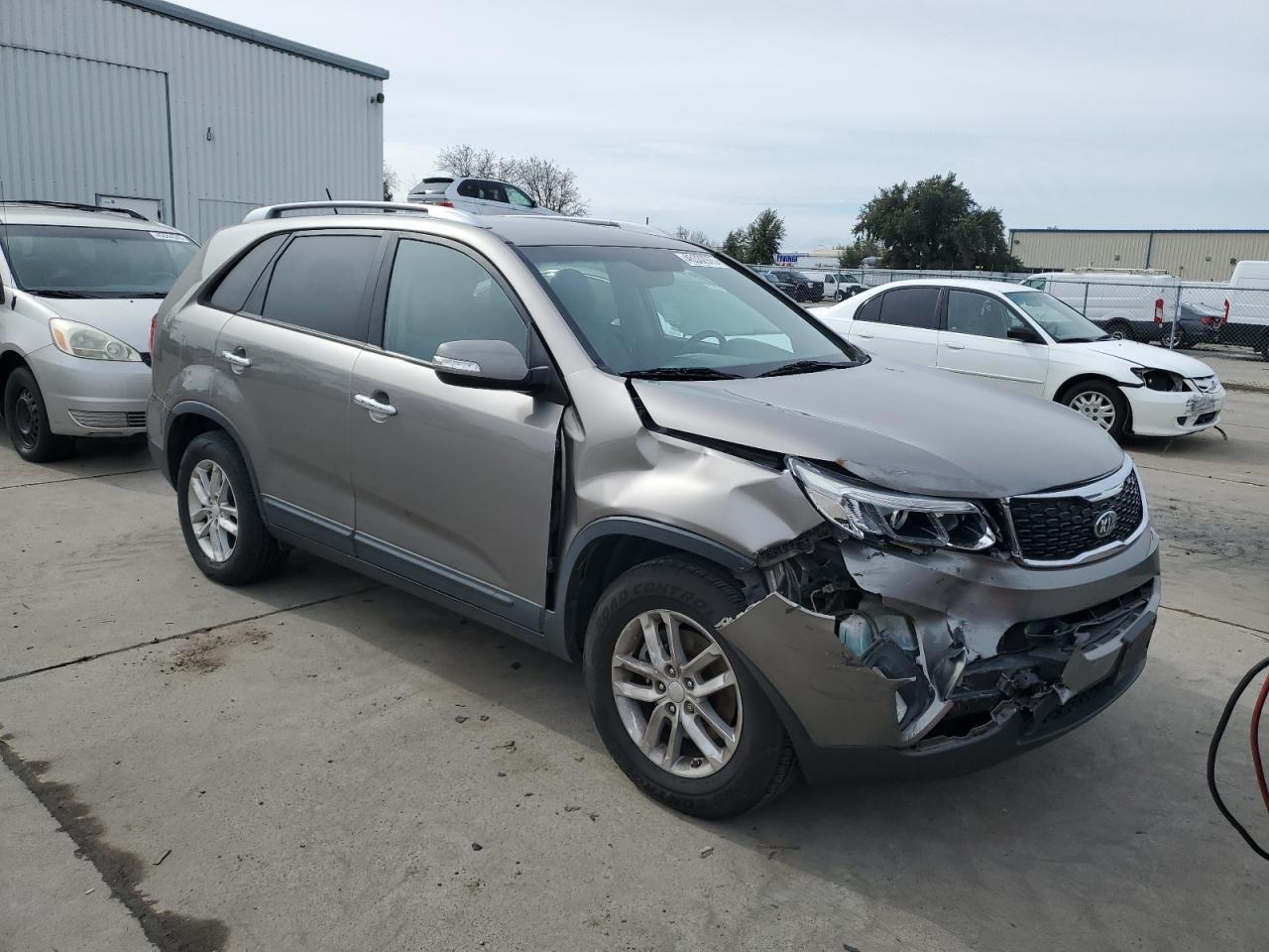 2014 KIA Sorento VIN 5XYKT4A74EG515183 Copart auction photo, front end / rear end damage thumbnail 4