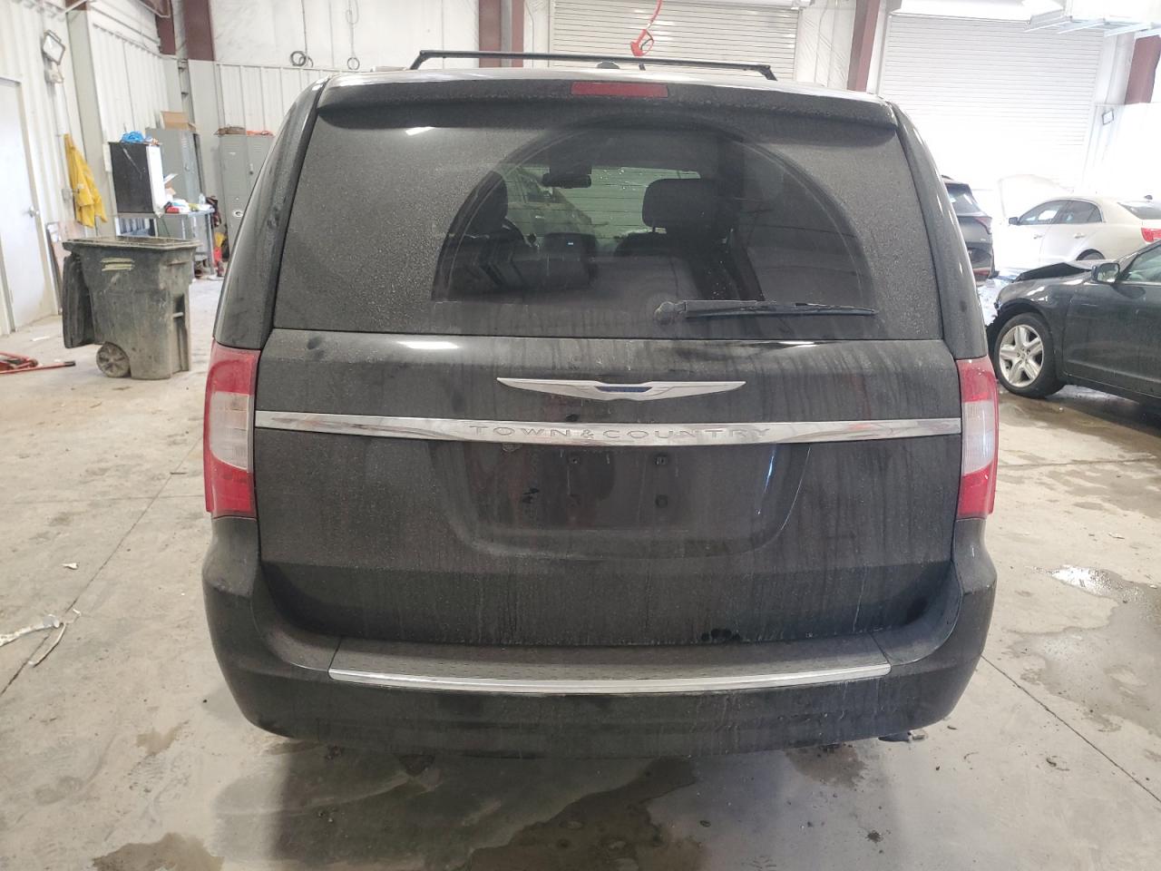 2015 Chrysler Town & Country VIN 2C4RC1BG0FR662383 Copart auction photo, front end / side damage thumbnail 6
