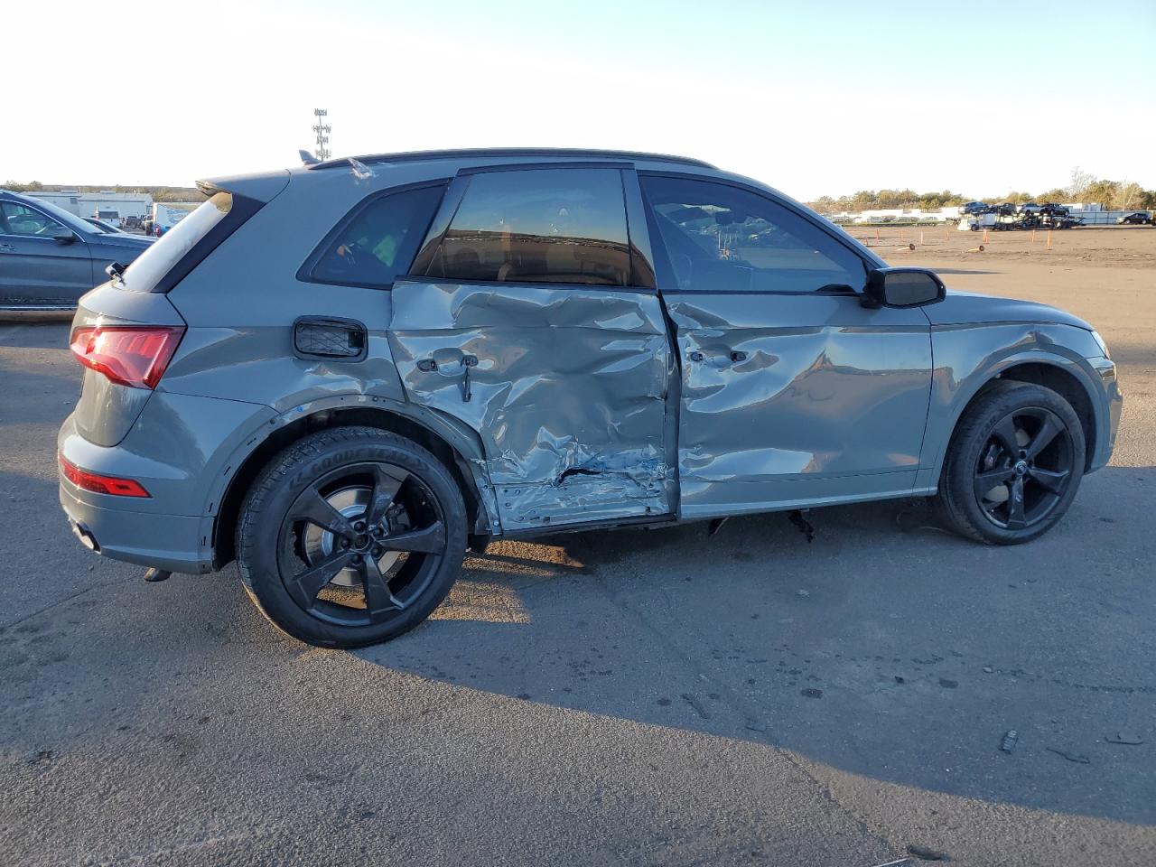 2020 Audi SQ5 VIN WA1B4AFY8L2050082 Copart auction photo, side / rear end damage thumbnail 3