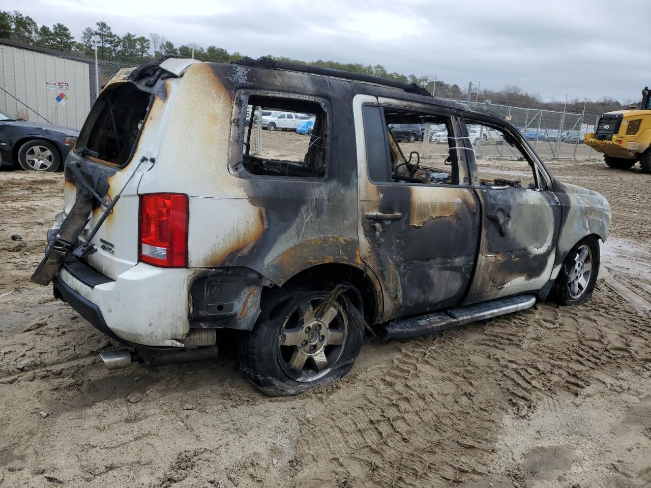 2011 Honda Pilot VIN 5FNYF4H95BB037156 Copart auction photo, burn damage thumbnail 3
