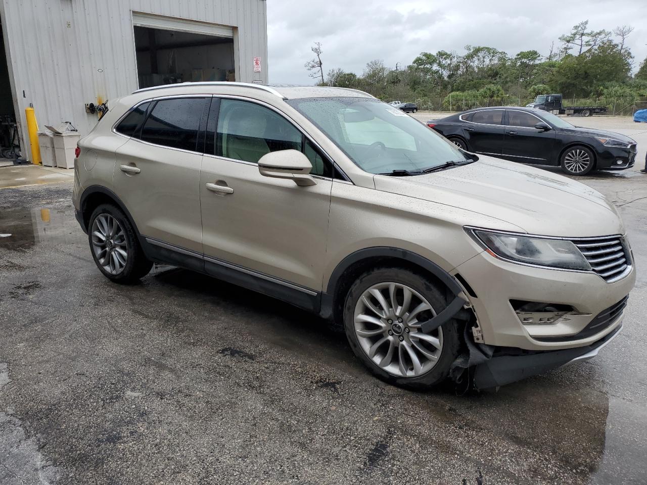 2017 Lincoln MKC VIN 5LMCJ3C91HUL70330 Copart auction photo, front end damage thumbnail 4