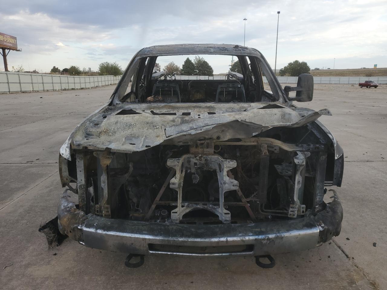 2008 Chevrolet Silverado VIN 1GCJC33K48F152849 Copart auction photo, burn / minor dent/scratches damage thumbnail 5
