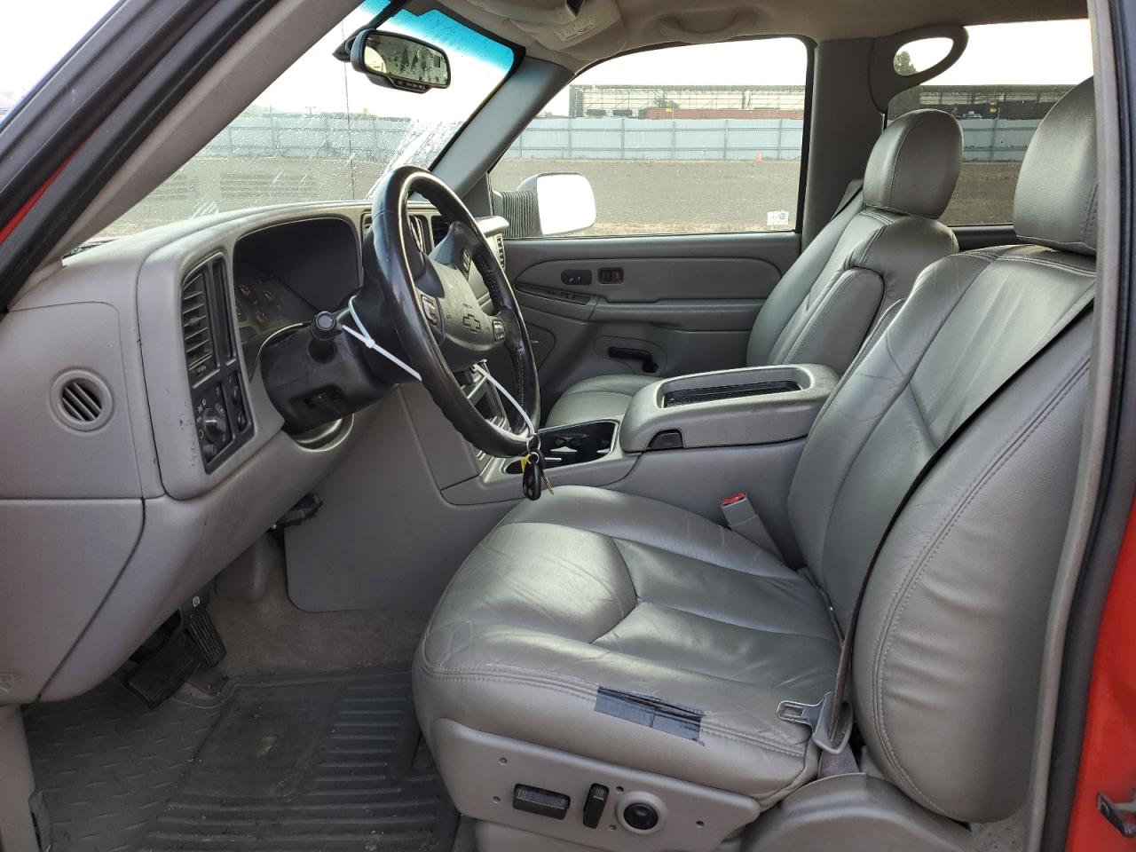 2004 Chevrolet Silverado VIN 1GCJC33104F153613 Copart auction photo, rear end / undercarriage damage thumbnail 7