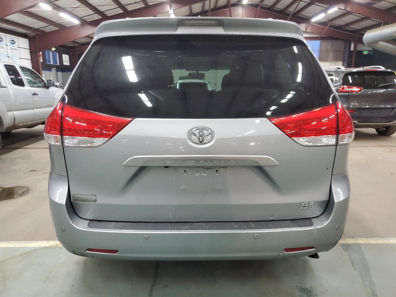 2011 Toyota Sienna VIN 5TDDK3DC6BS017693 Copart auction photo, side / minor dent/scratches damage thumbnail 6