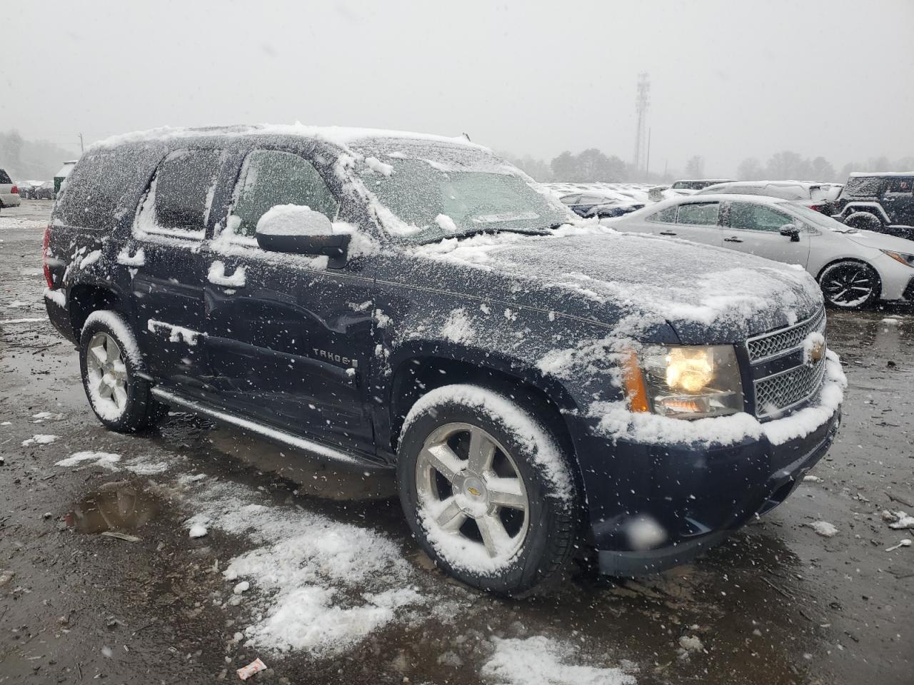 2008 Chevrolet Tahoe VIN 1GNFK13048J110097 Copart auction photo, side / minor dent/scratches damage thumbnail 4