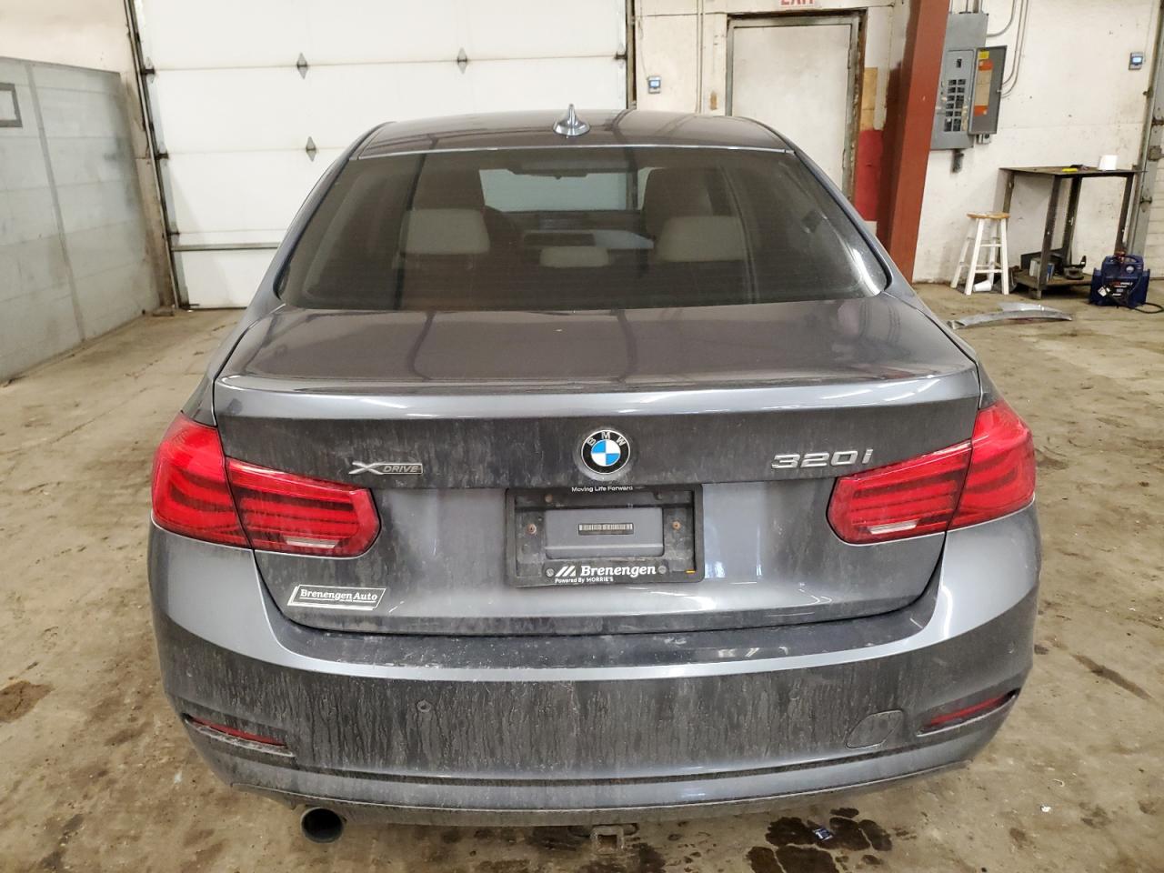 2017 BMW 3er VIN WBA8E5G3XHNU44516 Copart auction photo, front end damage thumbnail 6
