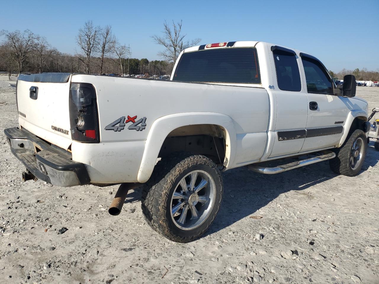 2003 Chevrolet Silverado VIN 1GCHK29U03E332266 Copart auction photo, minor dent/scratches damage thumbnail 3