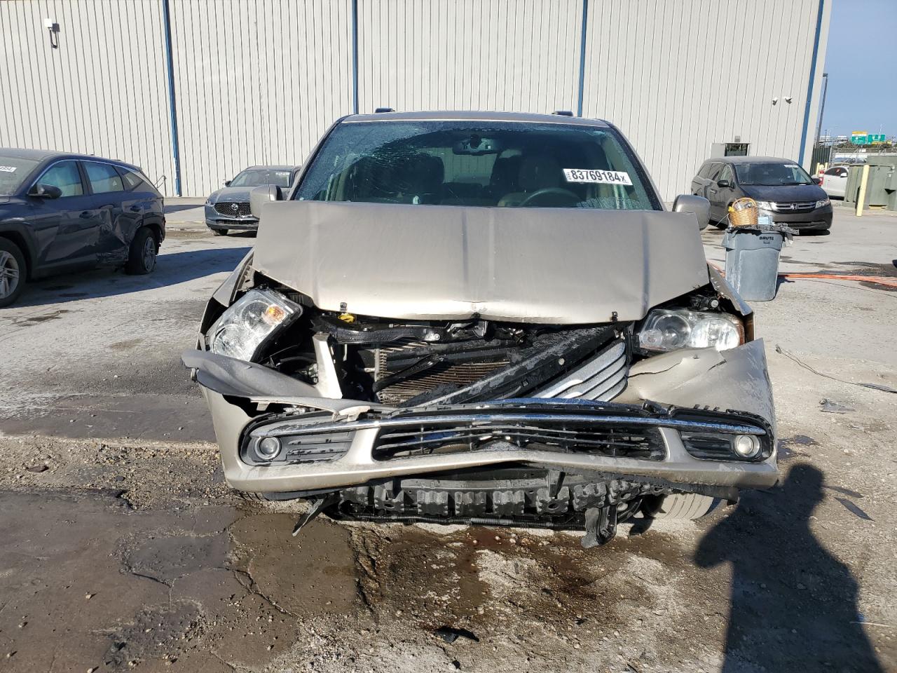 2016 Chrysler Town & Country VIN 2C4RC1BG0GR177369 Copart auction photo, front end damage thumbnail 5