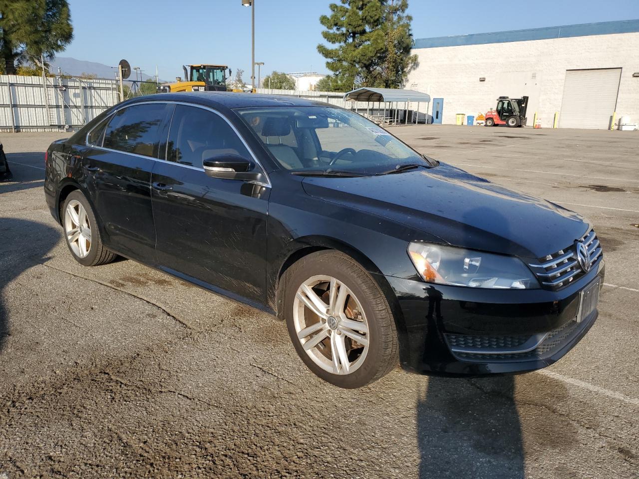 2014 Volkswagen Passat VIN 1VWBN7A34EC082538 Copart auction photo, front end / side damage thumbnail 4