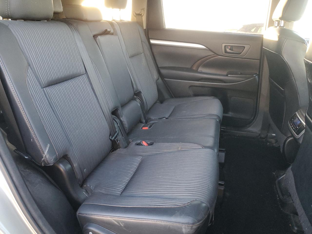 2015 Toyota Highlander VIN 5TDZKRFH2FS051542 Copart auction photo, rear end / minor dent/scratches damage thumbnail 11