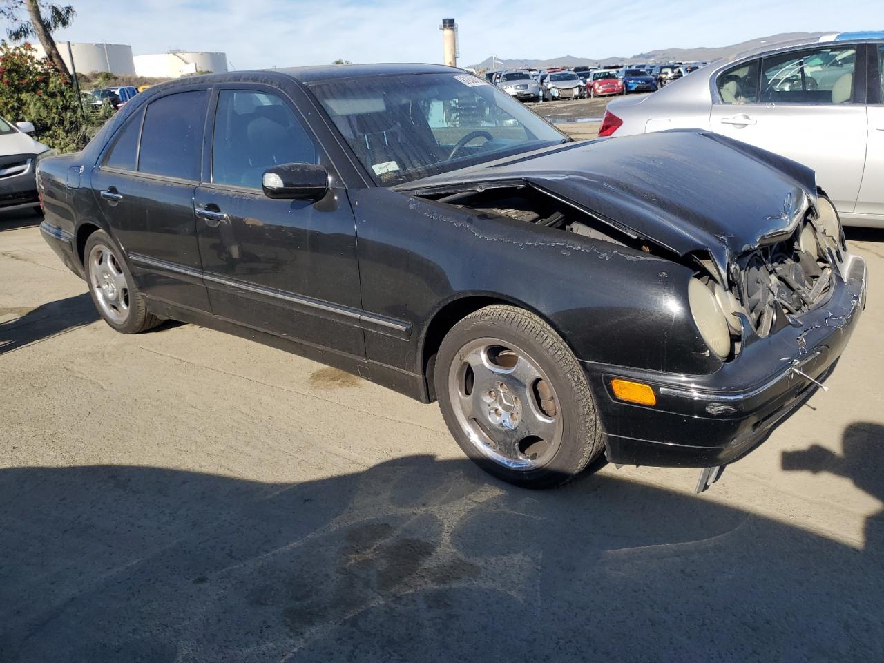2001 Mercedes-Benz E-klasse VIN WDBJF70JX1B327997 Copart auction photo, front end damage thumbnail 4