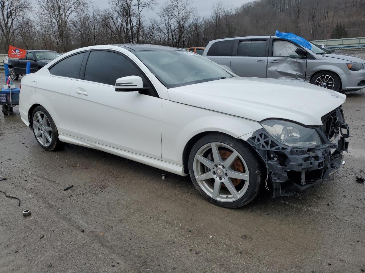 2015 Mercedes-Benz C-klasse VIN WDDGJ8JB0FG348008 Copart auction photo, front end / side damage thumbnail 4