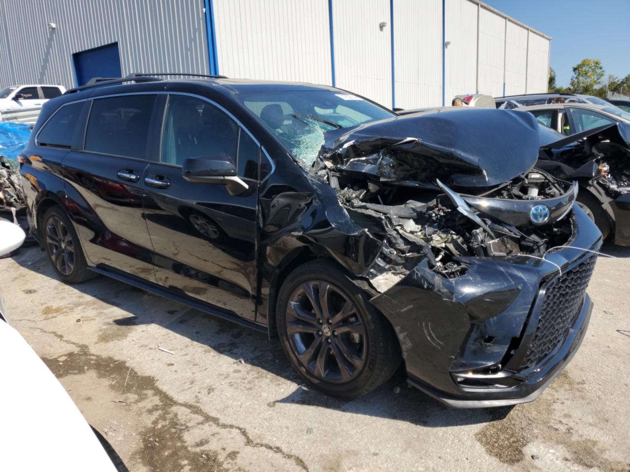 2022 Toyota Sienna VIN 5TDXRKEC9NS096105 Copart auction photo, front end damage thumbnail 4