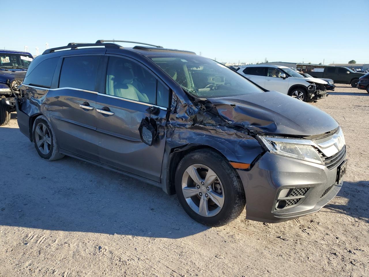 2018 Honda Odyssey VIN 5FNRL6H77JB010790 Copart auction photo, side / front end damage thumbnail 4