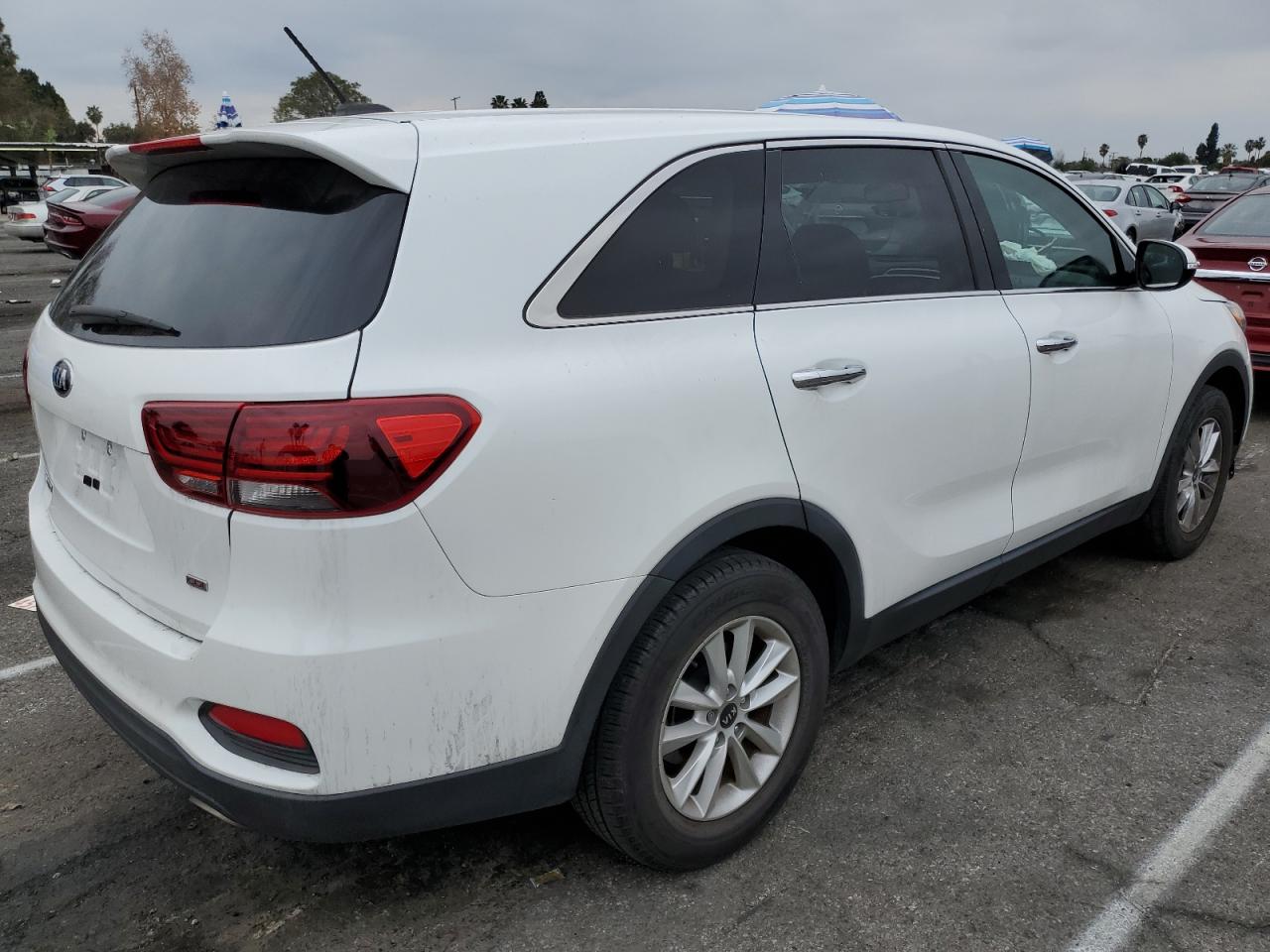 2019 KIA Sorento VIN 5XYPG4A38KG553860 Copart auction photo, front end / minor dent/scratches damage thumbnail 3
