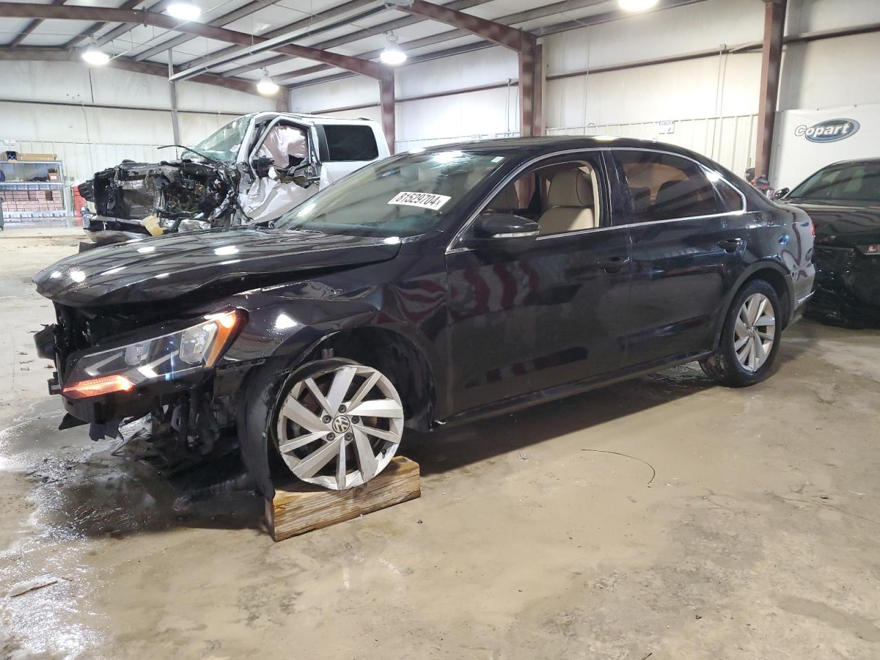 2018 Volkswagen Passat VIN 1VWBA7A33JC006329