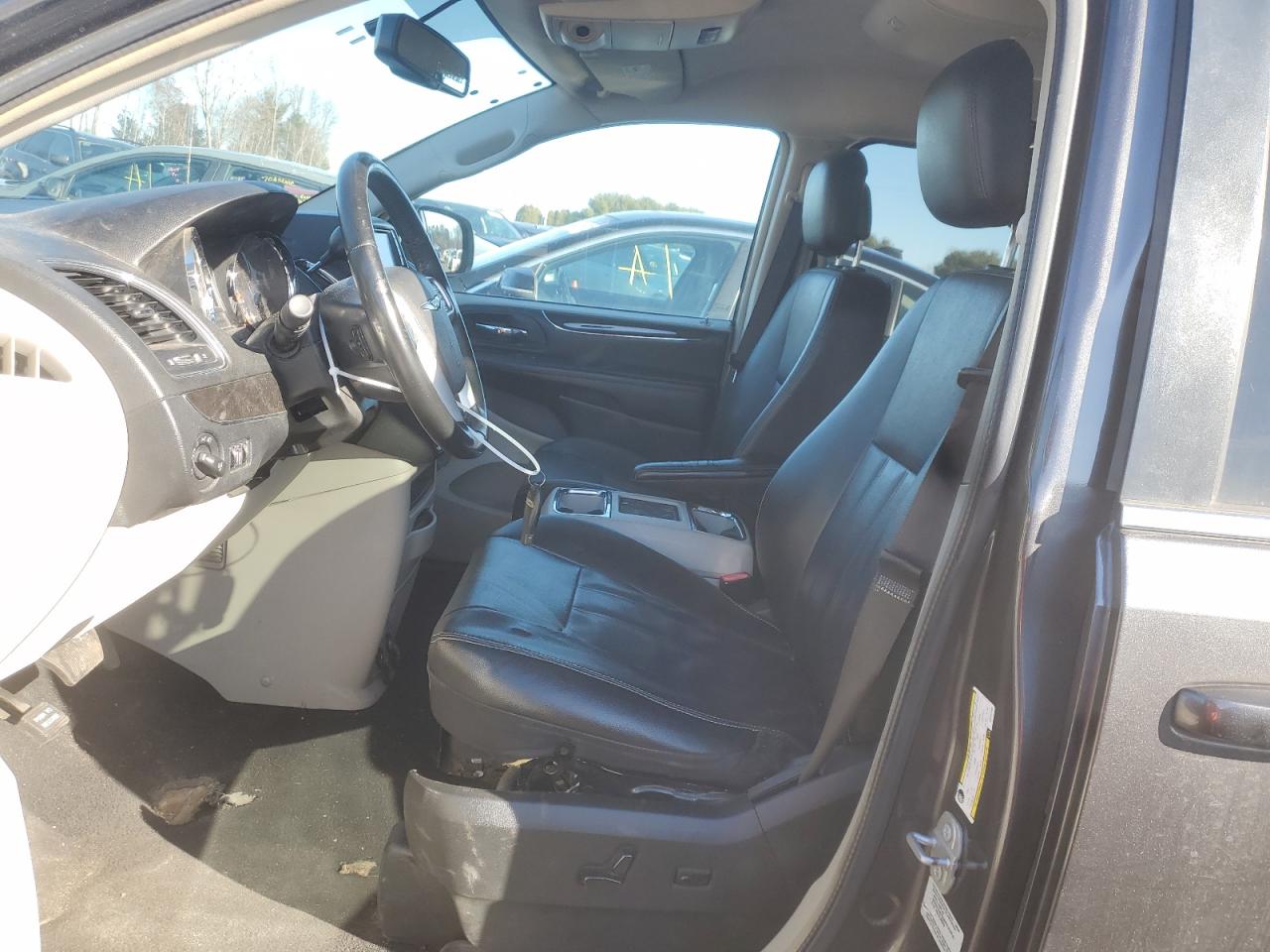 2016 Chrysler Town & Country VIN 2C4RC1BG1GR287489 Copart auction photo, front end / minor dent/scratches damage thumbnail 7