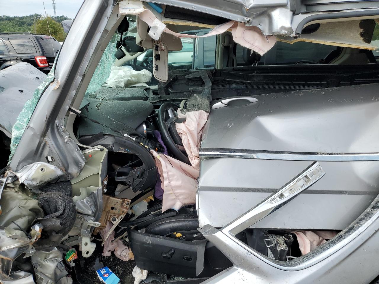 2014 Chrysler Town & Country VIN 2C4RC1BG8ER139367 Copart auction photo, front end / side damage thumbnail 7