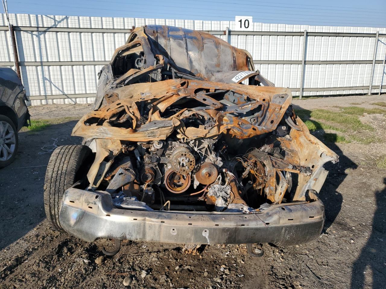 2001 GMC Yukon VIN 1GKEC13V51J286924 Copart auction photo, burn damage thumbnail 5