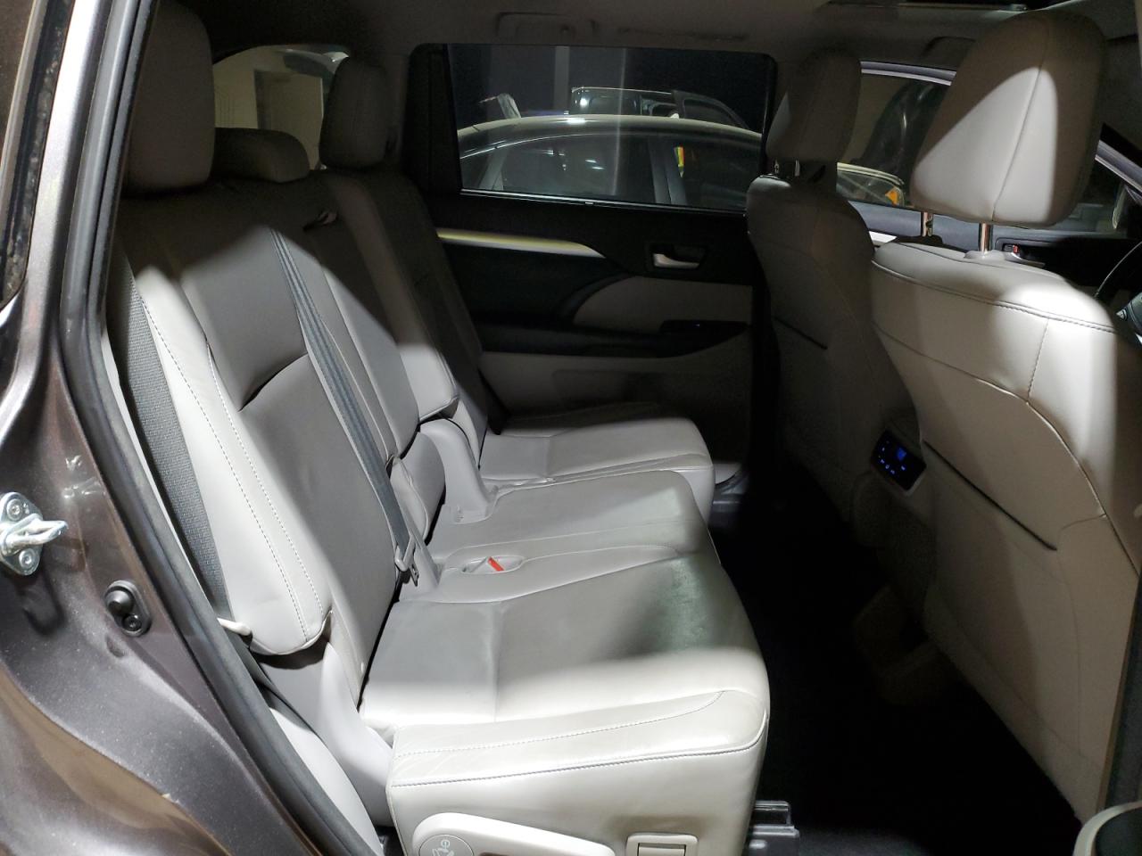 2015 Toyota Highlander VIN 5TDJKRFH5FS083172 Copart auction photo, front end / side damage thumbnail 11