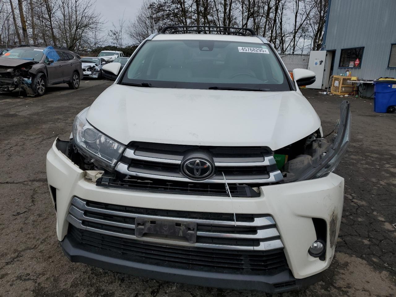 2017 Toyota Highlander VIN 5TDDZRFH2HS390665 Copart auction photo, front end damage thumbnail 5