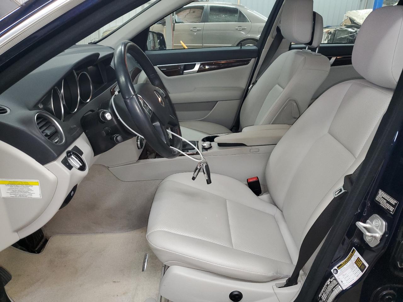 2013 Mercedes-Benz C-klasse VIN WDDGF8AB7DA868577 Copart auction photo, rear end damage thumbnail 7