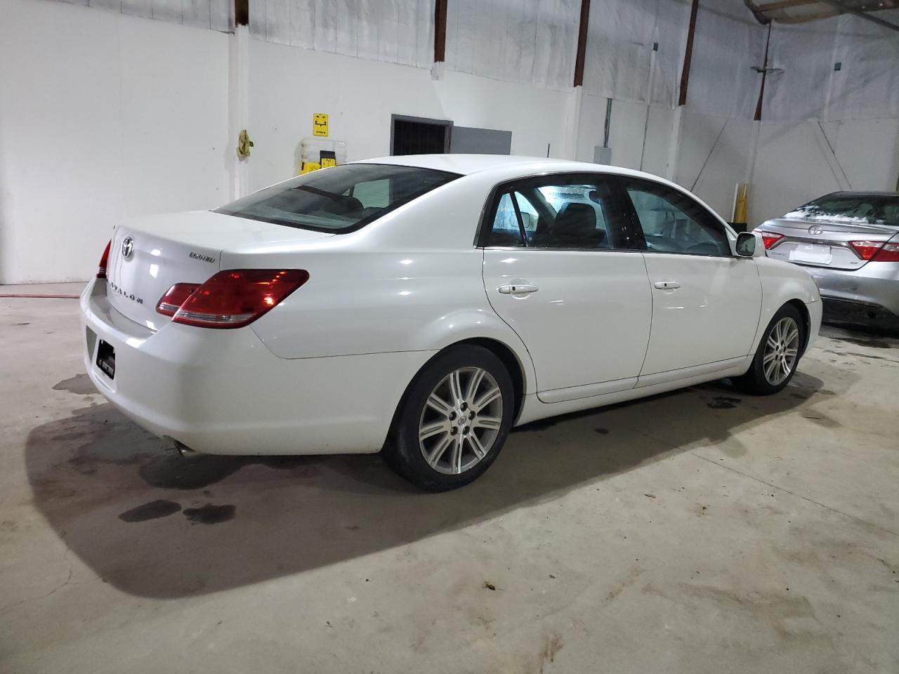 2005 Toyota Avalon VIN 4T1BK36B15U028687 Copart auction photo, mechanical / rear end damage thumbnail 3