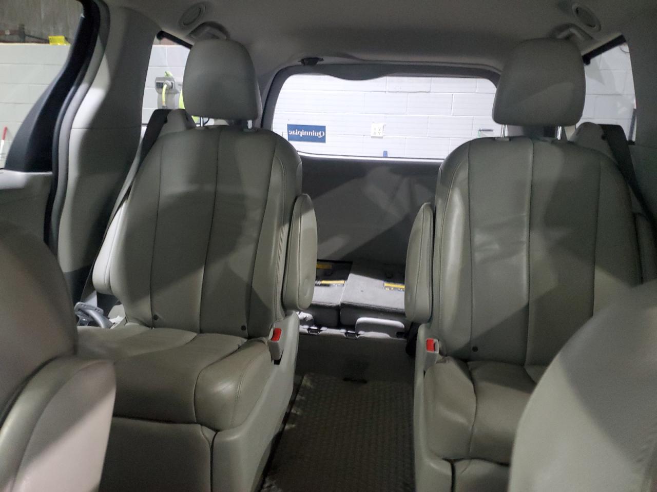 2013 Toyota Sienna VIN 5TDDK3DC7DS066145 Copart auction photo, minor dent/scratches damage thumbnail 10