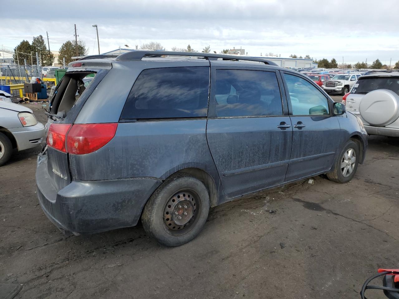 2006 Toyota Sienna VIN 5TDZA23C76S399176 Copart auction photo, rear end damage thumbnail 3