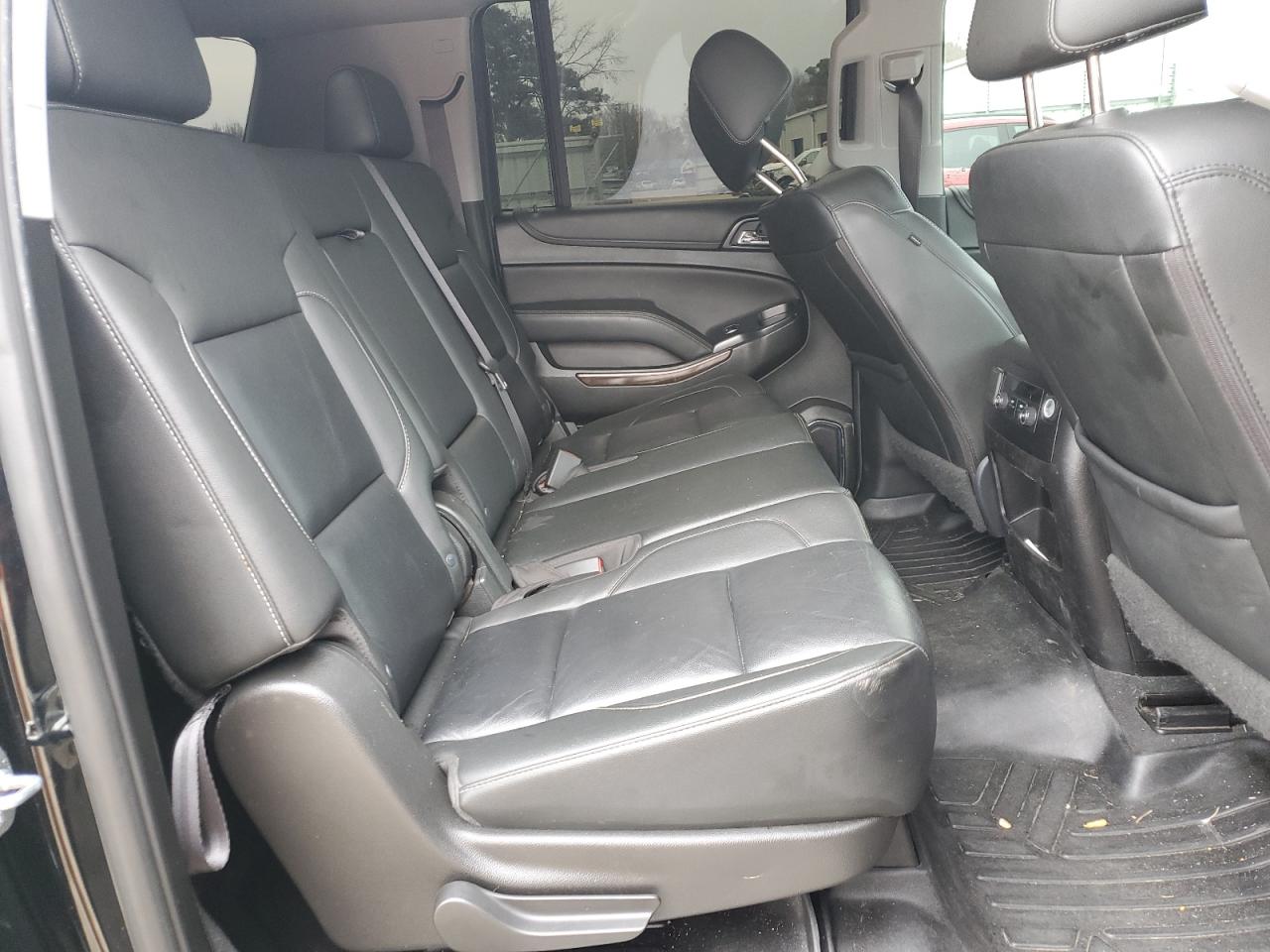2019 Chevrolet Suburban VIN 1GNSKHKC2KR184551 Copart auction photo, rear end / minor dent/scratches damage thumbnail 11