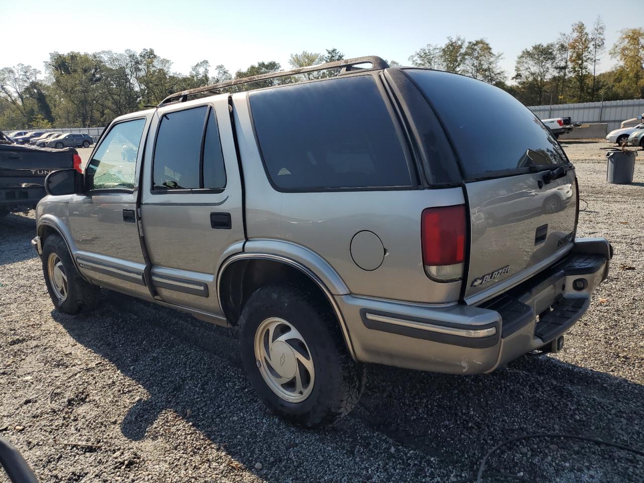 1999 Chevrolet Blazer VIN 1GNDT13W9X2230494 Copart auction photo, top/roof / side damage thumbnail 2