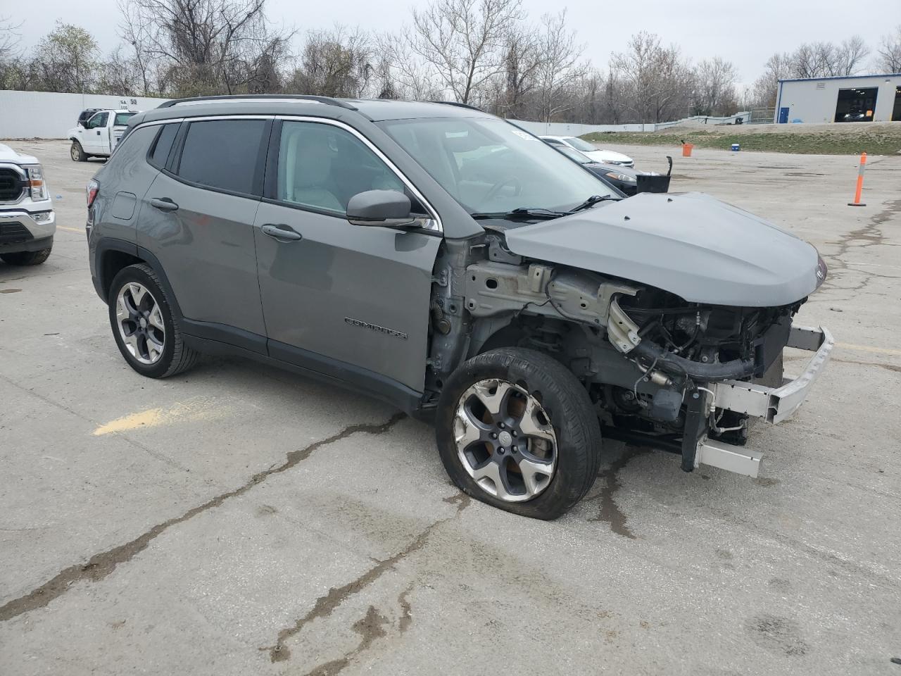 2020 Jeep Compass VIN 3C4NJDCB5LT167128 Copart auction photo, front end / side damage thumbnail 4