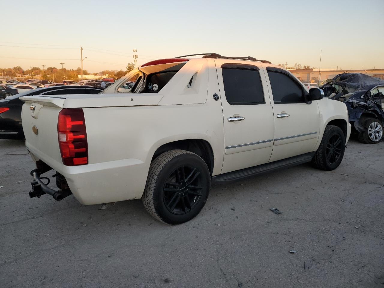 2013 Chevrolet Avalanche VIN 3GNTKGE79DG261304 Copart auction photo, rear end / minor dent/scratches damage thumbnail 3