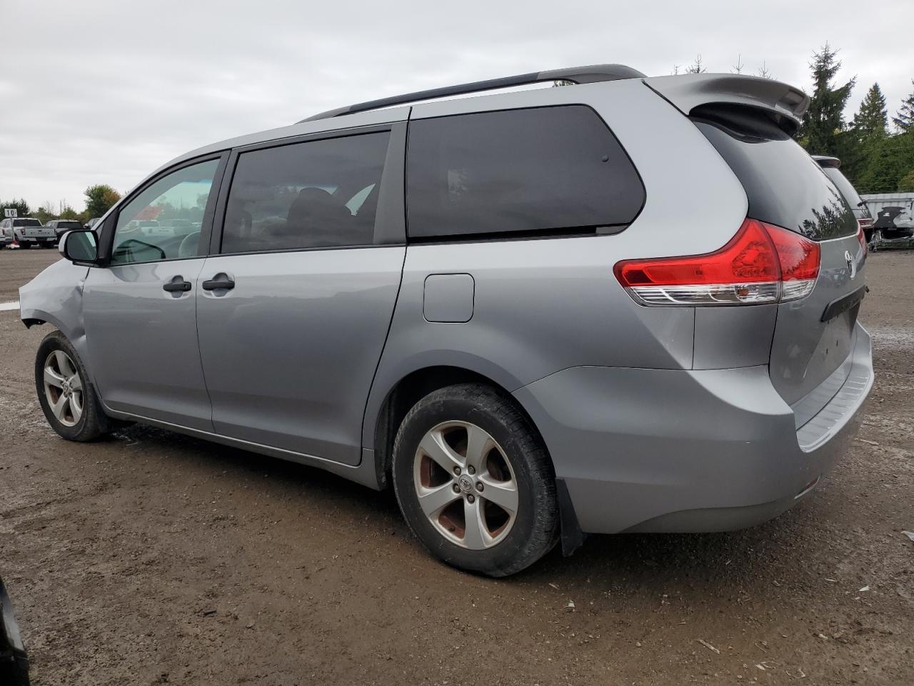2011 Toyota Sienna VIN 5TDZK3DCXBS099868 Copart auction photo, front end / rear end damage thumbnail 2