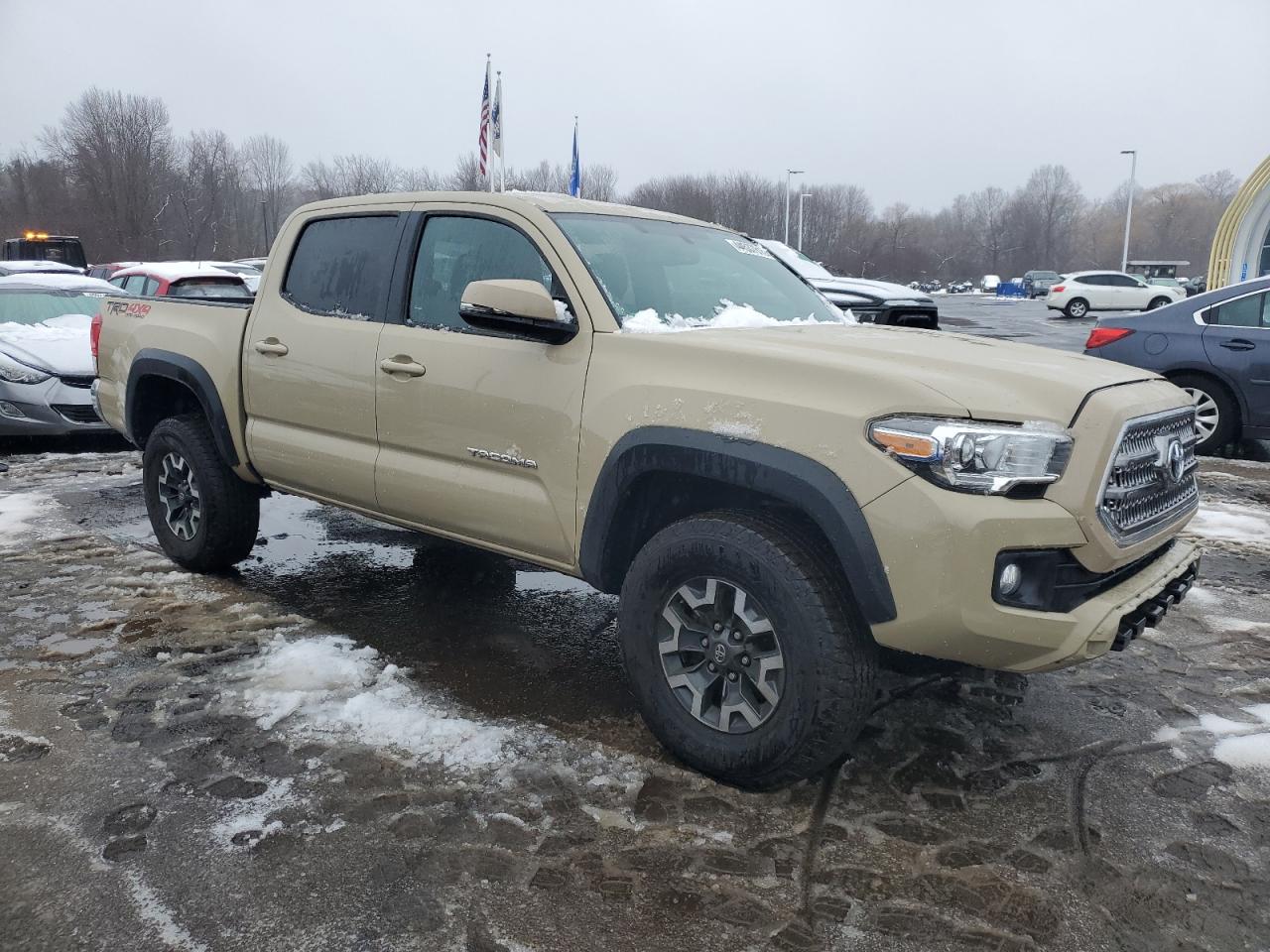 2016 Toyota Tacoma VIN 3TMCZ5AN6GM018892 Copart auction photo, side / front end damage thumbnail 4