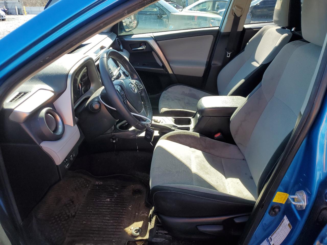 2017 Toyota RAV 4 VIN JTMRJREV5HD091624 Copart auction photo, side / minor dent/scratches damage thumbnail 7