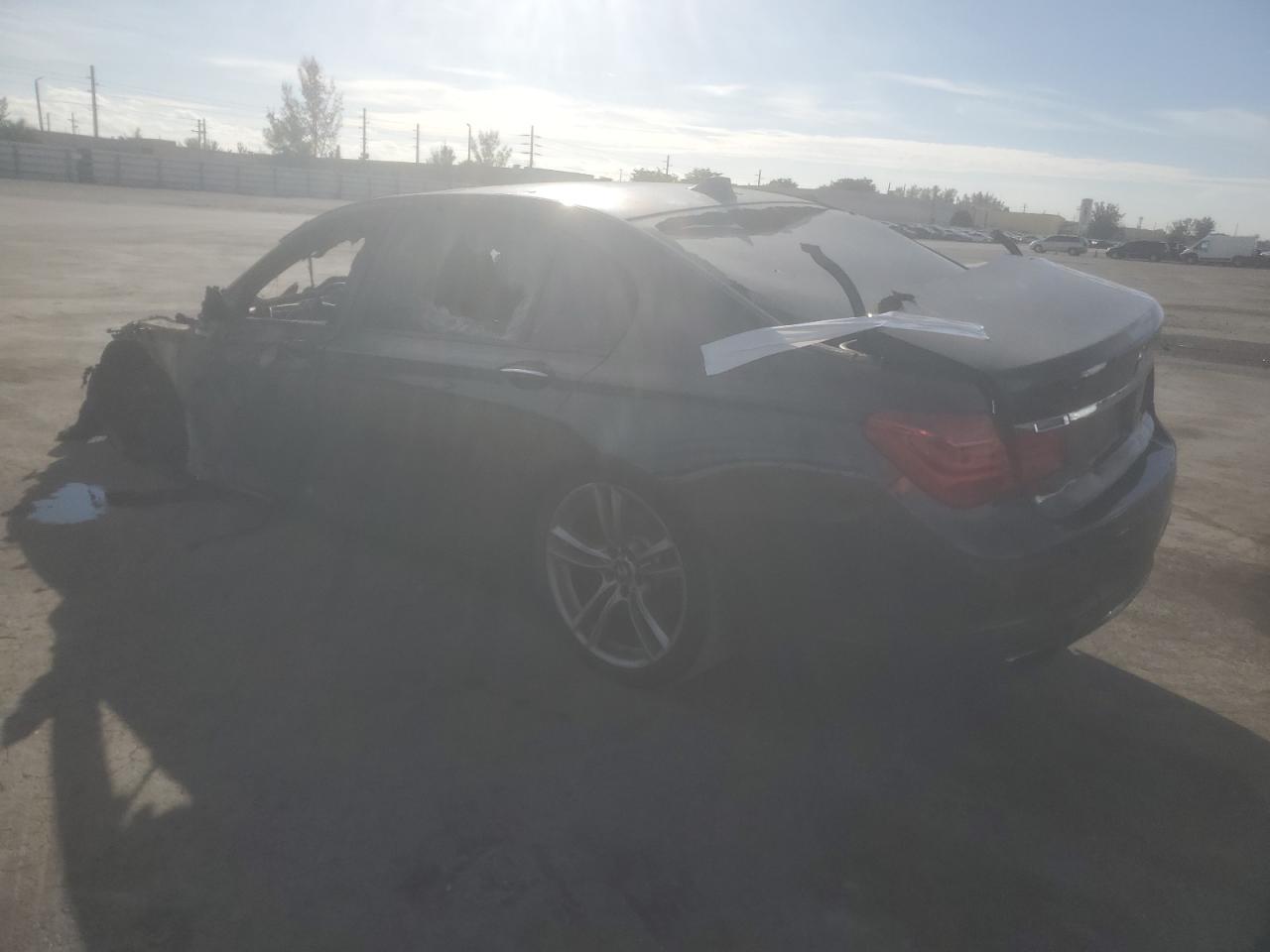 2012 BMW 7er VIN WBAKB4C51CC576326 Copart auction photo, burn damage thumbnail 2